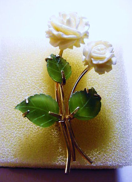 KREMENZ CARVED IVORY JADE ROSE PIN: KREMENZ CARVED IVORY JADE ROSE PIN