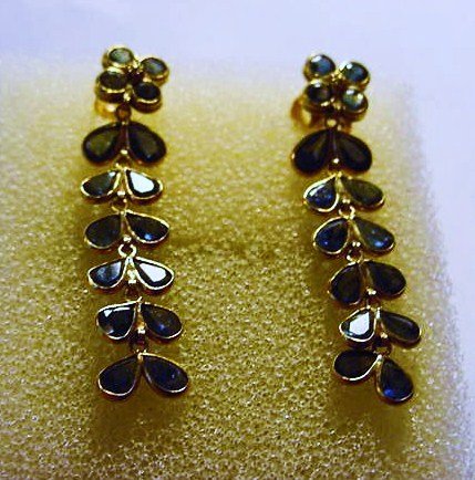 14K GOLD SAPPHIRES DANGLE EARRINGS: 14K GOLD SAPPHIRES DANGLE EARRINGS