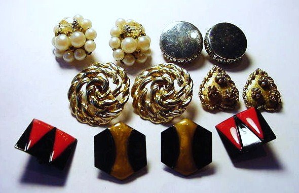 JEWELRY LOT: JEWELRY LOT