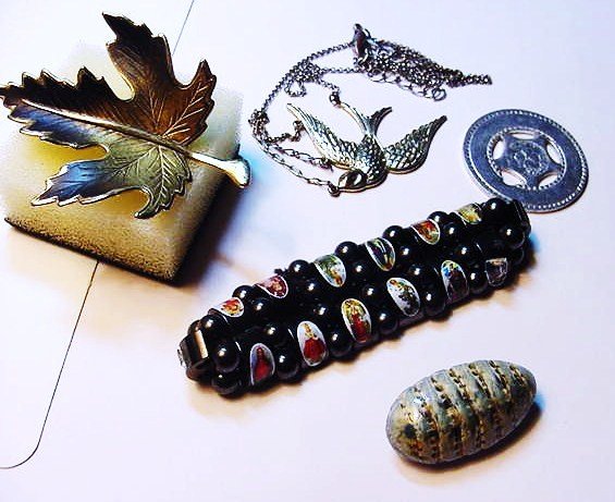 JEWELRY LOT: JEWELRY LOT