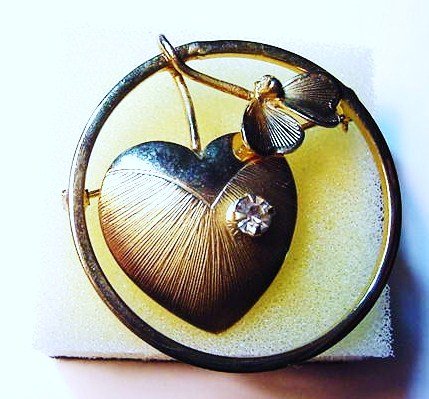 VINTAGE GIOVANNI DESIGNER PIN: VINTAGE GIOVANNI DESIGNER PIN