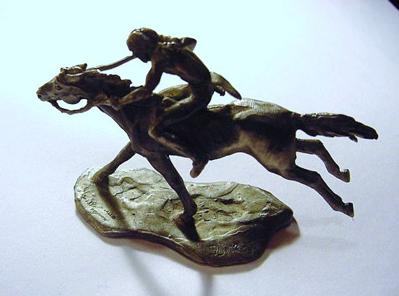 SIGNED AMERICAN INDIAN MAN PEWTER STATUE: SIGNED AMERICAN INDIAN MAN PEWTER STATUE