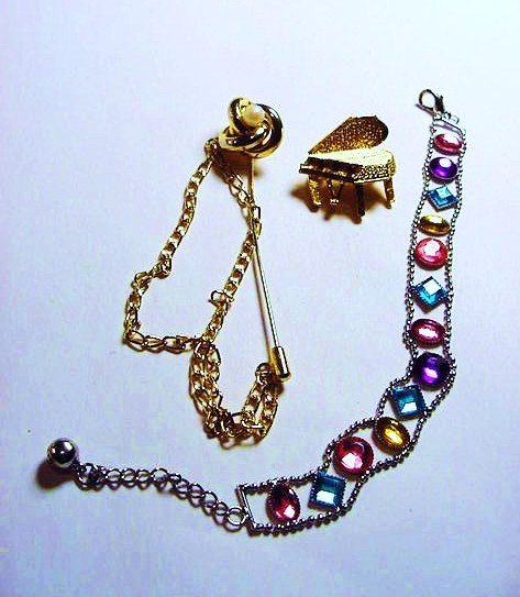 JEWELRY LOT: JEWELRY LOT
