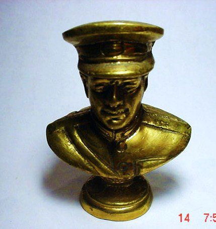 MICHAEL COLLINS BRONZE STATUE: MICHAEL COLLINS BRONZE STATUE