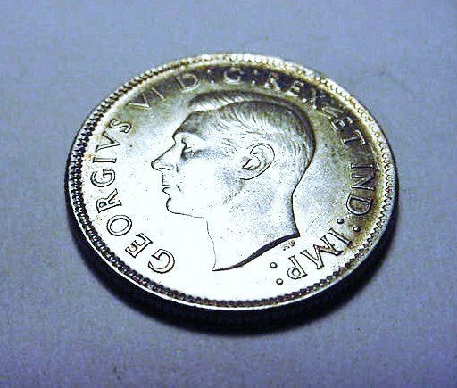 1940 CANADA 25 CENTS SILVER COIN: 1940 CANADA 25 CENTS SILVER COIN