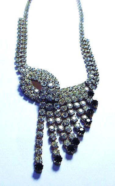 VINTAGE RHINESTONE NECKLACE: VINTAGE RHINESTONE NECKLACE