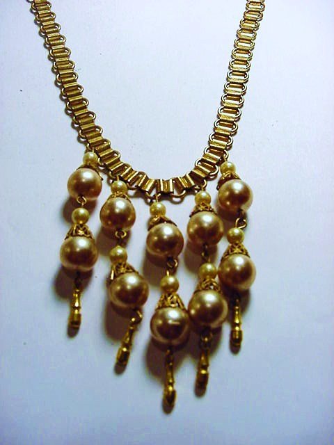 VINTAGE CORO NECKLACE: VINTAGE CORO NECKLACE