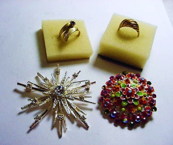 JEWELRY LOT: JEWELRY LOT