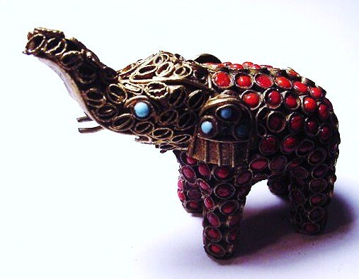 HAND MADE LUCKY ELEPHANT STATUE: HAND MADE LUCKY ELEPHANT STATUE