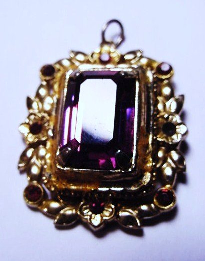 VINTAGE PENDANT: VINTAGE PENDANT