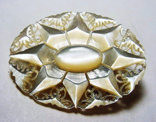 VINTAGE CARVED MOTHER OF PEARL PIN: VINTAGE CARVED MOTHER OF PEARL PIN