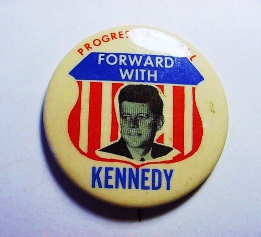 PRESIDENT KENNEDY CAMPAIGN BUTTON: PRESIDENT KENNEDY CAMPAIGN BUTTON