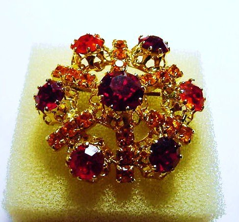 VINTAGE AUSTRIAN RHINESTONE PIN: VINTAGE AUSTRIAN RHINESTONE PIN