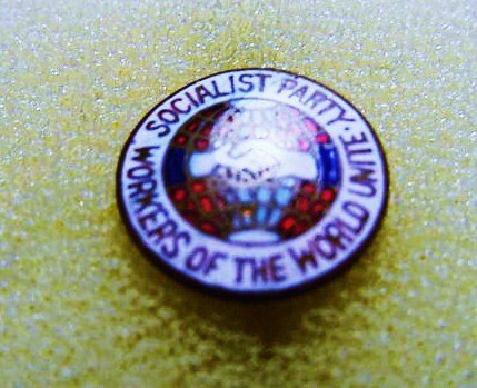 VINTAGE SOCIALIST ENAMEL PIN: VINTAGE SOCIALIST ENAMEL PIN
