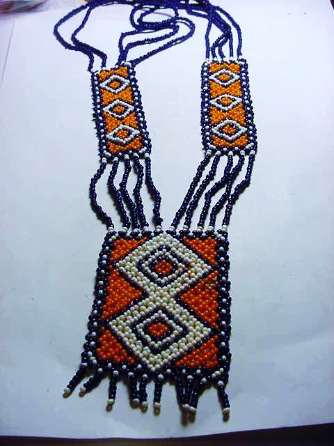 VINTAGE INDIAN BEADED NECKLACE: VINTAGE INDIAN BEADED NECKLACE