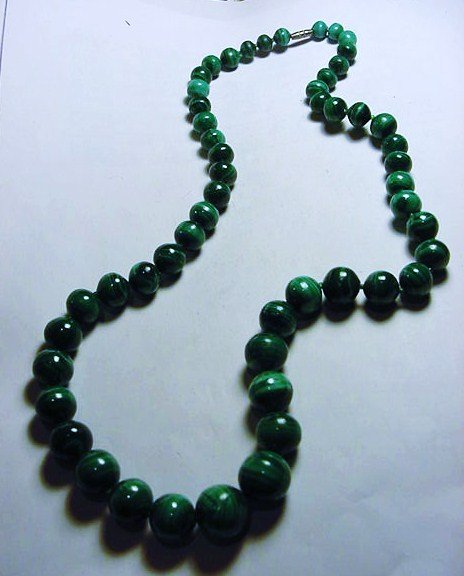 MALACHITE NECKLACE: MALACHITE NECKLACE