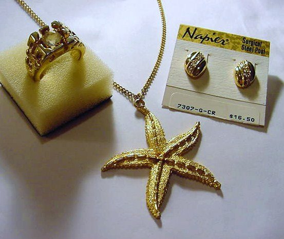 JEWELRY LOT: JEWELRY LOT