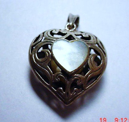STERLING MOTHER OF PEARL PENDANT: STERLING MOTHER OF PEARL PENDANT