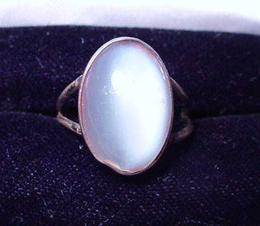 VINTAGE STERLING MOONSTONE RING SIZE 6: VINTAGE STERLING MOONSTONE RING SIZE 6