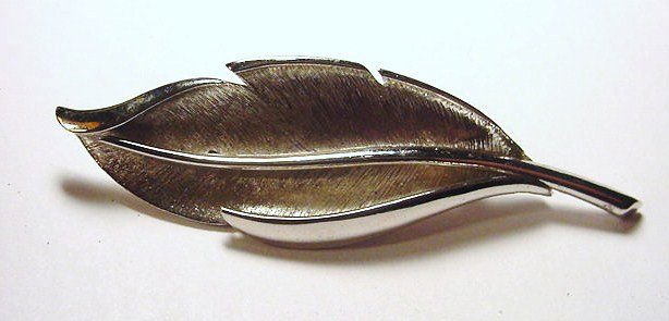VINTAGE KRAMER LEAF PIN: VINTAGE KRAMER LEAF PIN