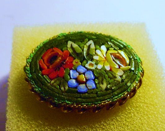 VINTAGE MICRO MOSAIC PIN: VINTAGE MICRO MOSAIC PIN