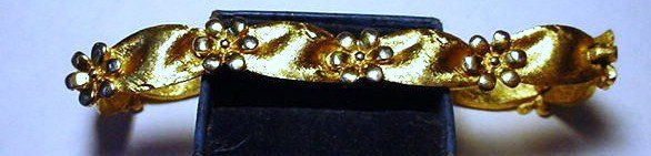 VINTAGE TRIFARI BRACELET: VINTAGE TRIFARI BRACELET