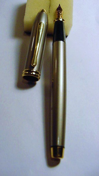 VINTAGE CROSS FOUNTAIN PEN: VINTAGE CROSS FOUNTAIN PEN