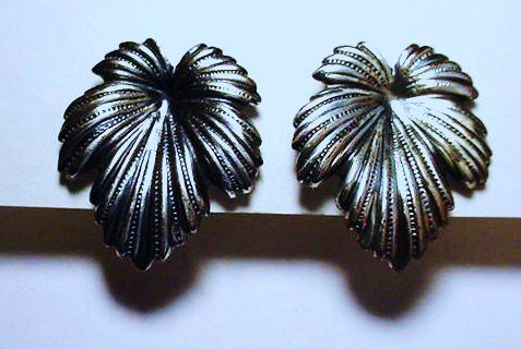 VINTAGE JEWEL ART STERLING LEAF EARRINGS: VINTAGE JEWEL ART STERLING LEAF EARRINGS