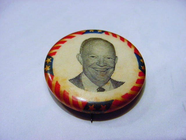 EISENHOWER CAMPAIGN BUTTON: EISENHOWER CAMPAIGN BUTTON