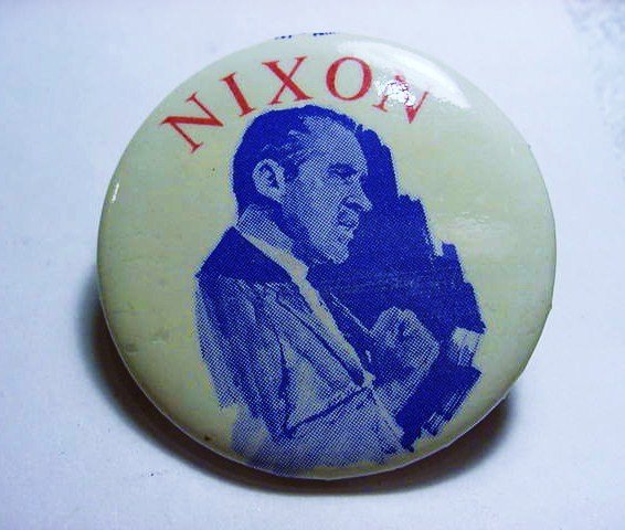 NIXON CAMPAIGN BUTTON: NIXON CAMPAIGN BUTTON