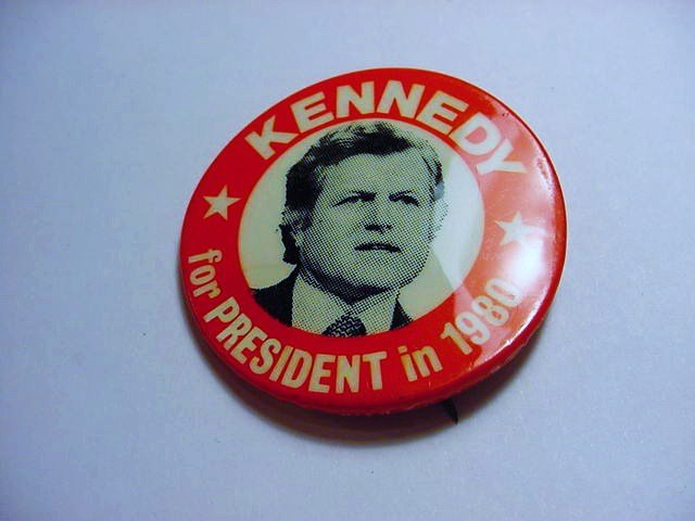 1980 TED KENNEDY CAMPAIGN BUTTON: 1980 TED KENNEDY CAMPAIGN BUTTON