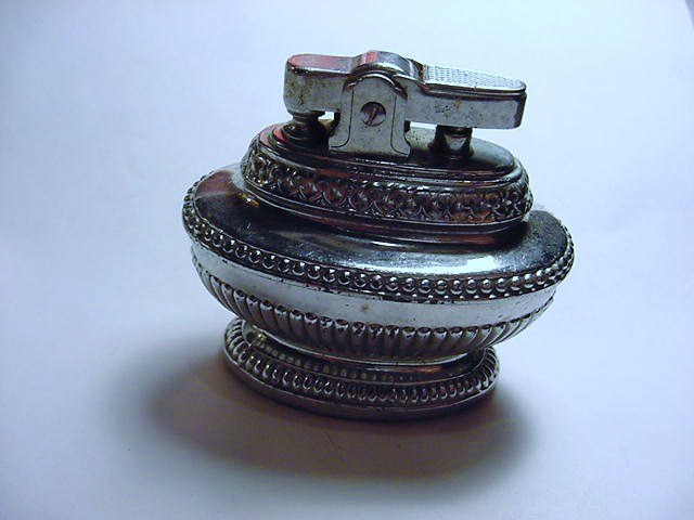 VINTAGE TABLE LIGHTER: VINTAGE TABLE LIGHTER