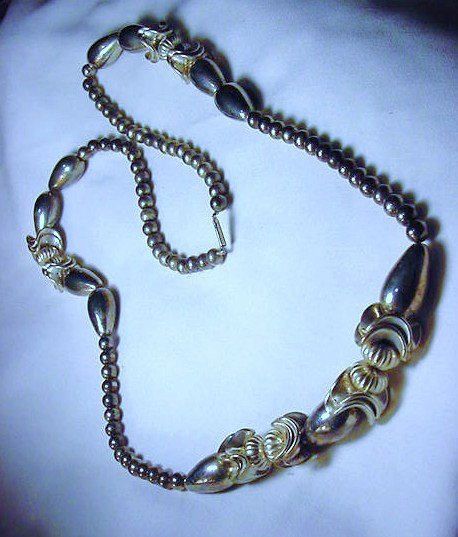UNUSUAL NECKLACE: UNUSUAL NECKLACE