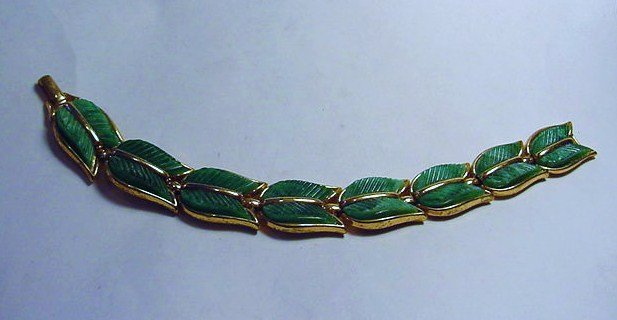 VINTAGE TRIFARI BRACELET: VINTAGE TRIFARI BRACELET
