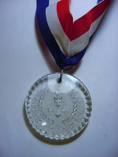 1984 LOS ANGELES OLYMPICS WATERFORD CRYSTAL MEDAL: 1984 LOS ANGELES OLYMPICS WATERFORD CRYSTAL MEDAL