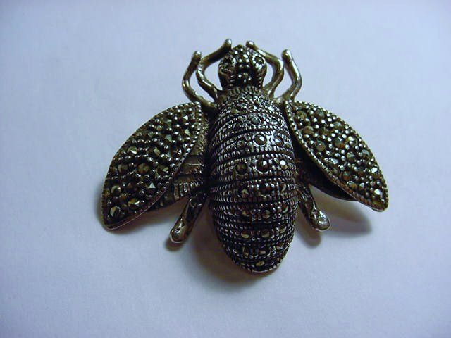 SILVER BEE PIN: SILVER BEE PIN