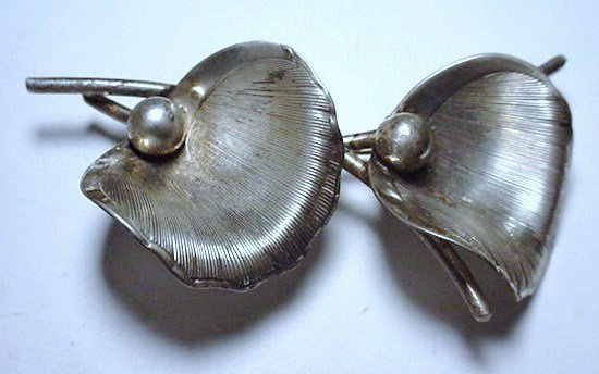 VINTAGE BEAU STERLING FLORAL PIN: VINTAGE BEAU STERLING FLORAL PIN