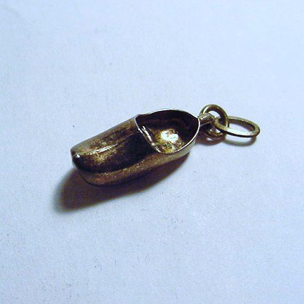 SILVER DUTCH SHOE PENDANT: SILVER DUTCH SHOE PENDANT