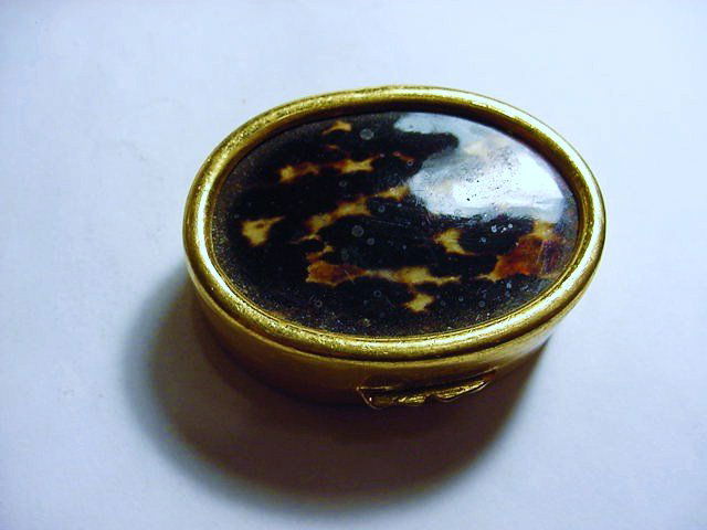 VINTAGE TORTOISE SHELL COVERED BOX: VINTAGE TORTOISE SHELL COVERED BOX