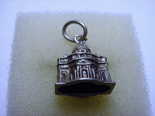 SILVER ST. PETERS BASILICA PENDANT /CHARM: SILVER ST. PETERS BASILICA PENDANT /CHARM