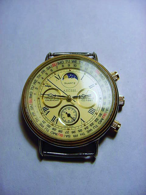QUARTZ MOONPHASE WATCH NEEDS BATTERY: QUARTZ MOONPHASE WATCH NEEDS BATTERY