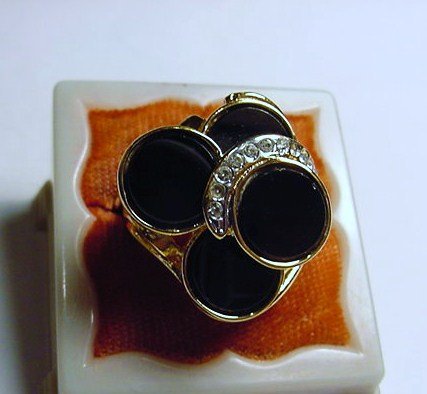 SIGNED MODERNIST RING: SIGNED MODERNIST RING