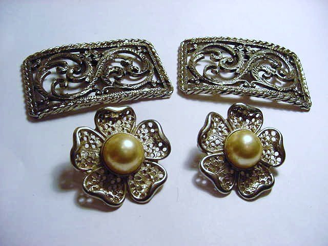 JEWELRY LOT: JEWELRY LOT