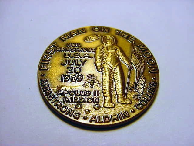 1969 APOLLO 11 MEDAL: 1969 APOLLO 11 MEDAL