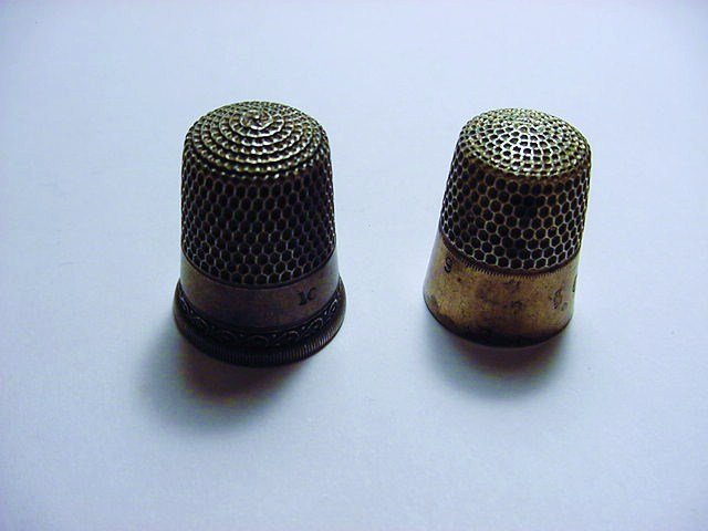 [2] ANTIQUE STERLING THIMBLES: [2] ANTIQUE STERLING THIMBLES