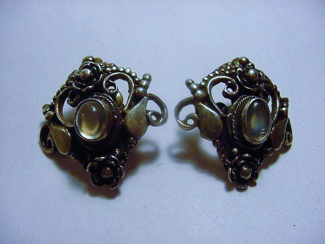 ANTIQUE STERLING MOONSTONE EARRINGS: ANTIQUE STERLING MOONSTONE EARRINGS