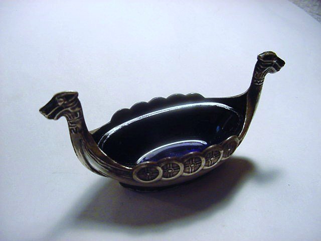 SWEDEN STERLING BOAT SALT CELLAR: SWEDEN STERLING BOAT SALT CELLAR