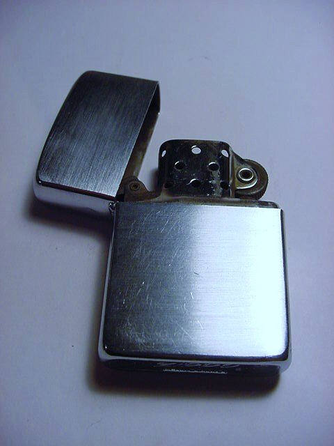 VINTAGE ZIPPO LIGHTER: VINTAGE ZIPPO LIGHTER