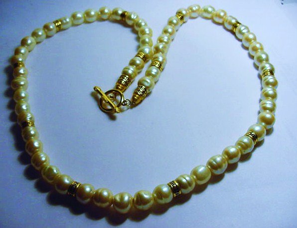 FENDI FAUX PEARL NECKLACE: FENDI FAUX PEARL NECKLACE