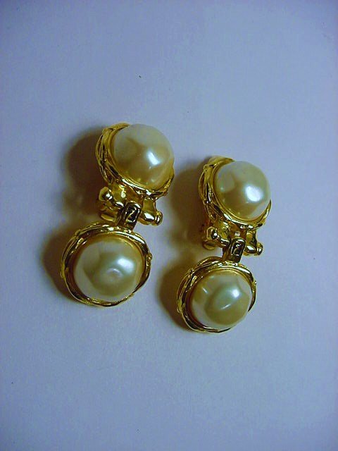 FENDI FAUX PEARL EARRINGS: FENDI FAUX PEARL EARRINGS